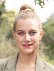 Dr. Céline Debourse